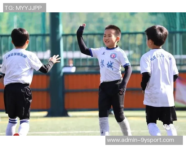 李建华足球生涯回顾与成就分析:从青训到职业联赛的奋斗历程 李建华足球生涯回顾与成就分析:从青训到职业联赛的奋斗历程