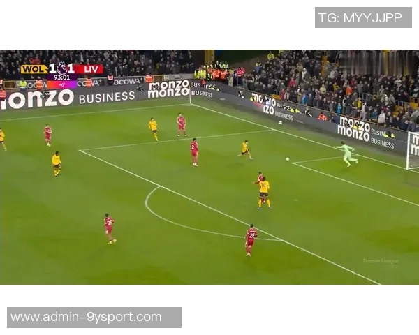 足球场上的奇迹瞬间那些令人瞠目结舌的诡异进球回顾